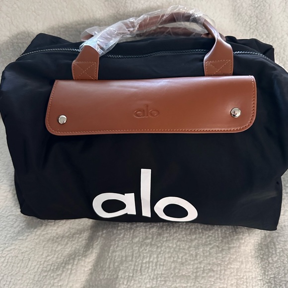 ALO Yoga Black Duffel with Brown  Trim - Picture 3 of 11